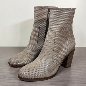 Hinge Daphne Bootie, Light Grey Leather, Womens Size 8 & 9